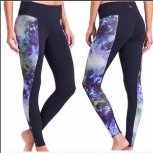 Athleta bloom Chaturanga high-rise leggings size medium
